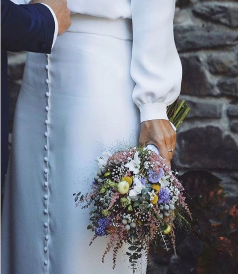 Mejores ramos de novia: ramo con tonos amarillos y violetas